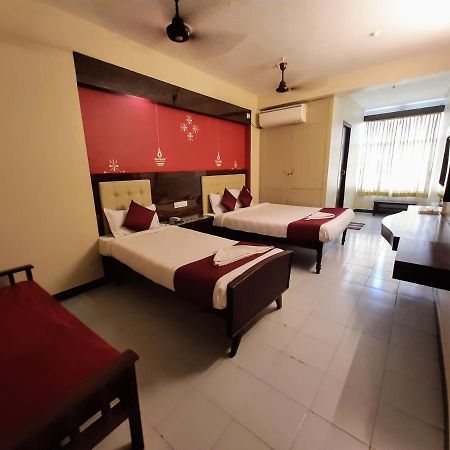 Ravi Krishna Inn بونديتْشيري المظهر الخارجي الصورة
