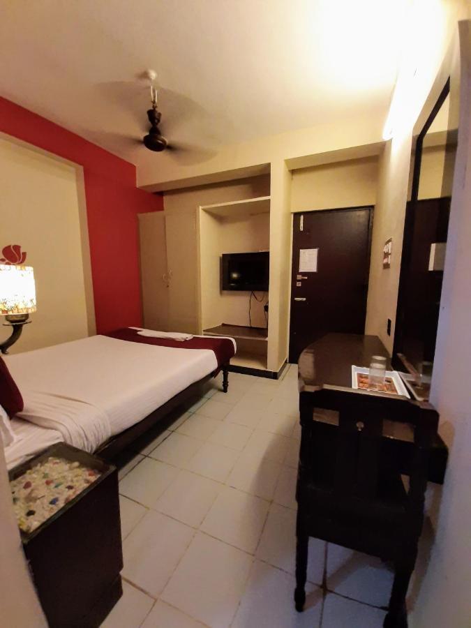 Ravi Krishna Inn بونديتْشيري المظهر الخارجي الصورة
