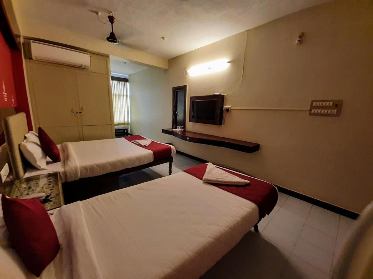 Ravi Krishna Inn بونديتْشيري المظهر الخارجي الصورة